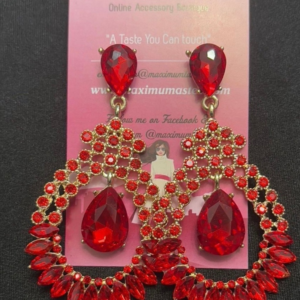 Elegant Red Teardrop Earrings